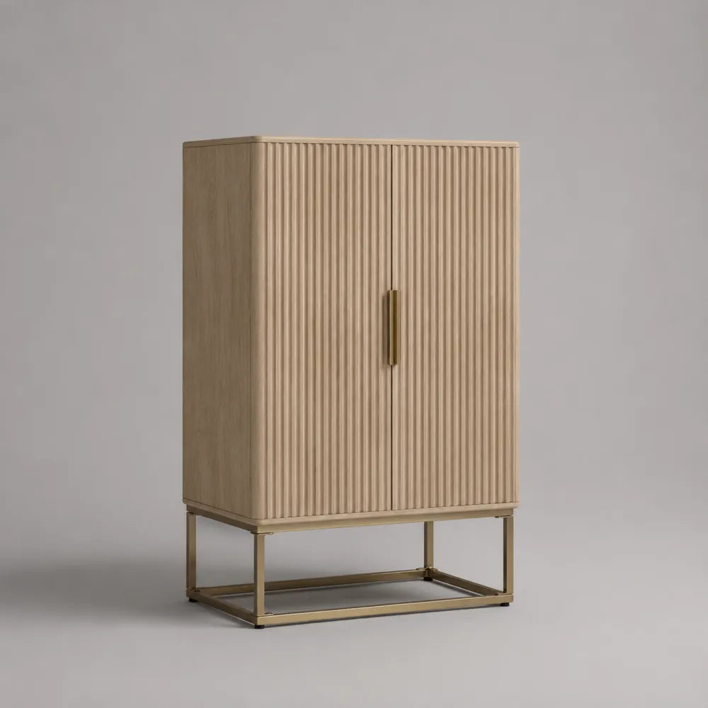 Armoire à deux portes battantes en MDF effet frêne clair avec piètement acier doré 80 x 45 x 145 cm